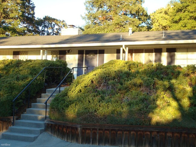 Building Photo - 622 Huntleigh Dr