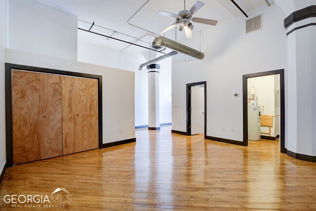 Foto del edificio - 87 Peachtree St SW