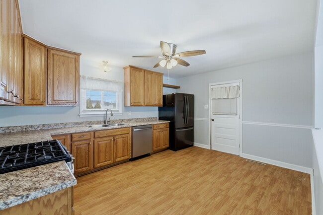 Building Photo - 19728 Glennell Ave