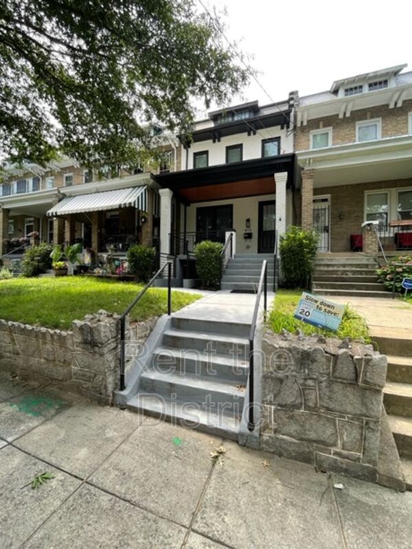Foto del edificio - 418 Hamilton St NW
