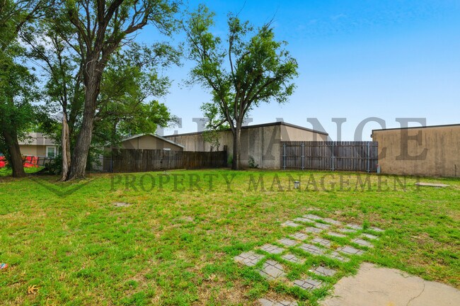 Foto del edificio - 6021 W Newell St