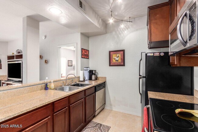 Foto del edificio - 14145 N 92nd St