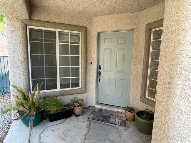 Building Photo - Summerlin Area Pool Home in Gated Community!