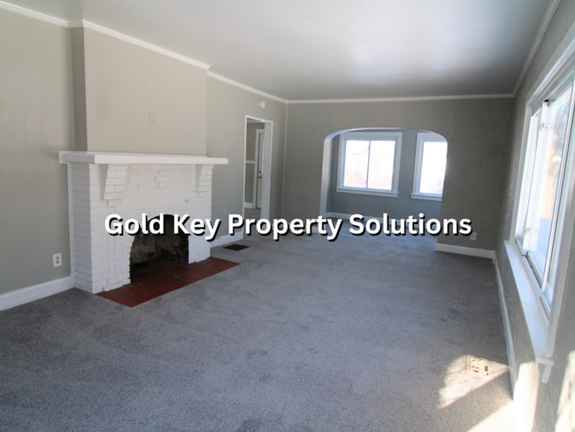 Building Photo - Spacious 3 BR 1 BA House with Dining Room and Basement (NO SECTION 8)