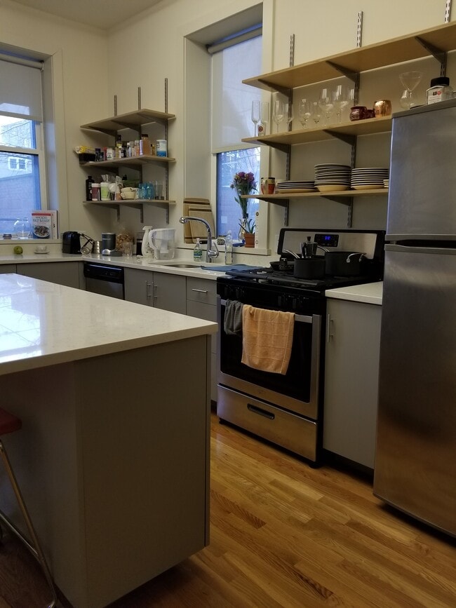 Foto del edificio - 1135 N Damen Ave