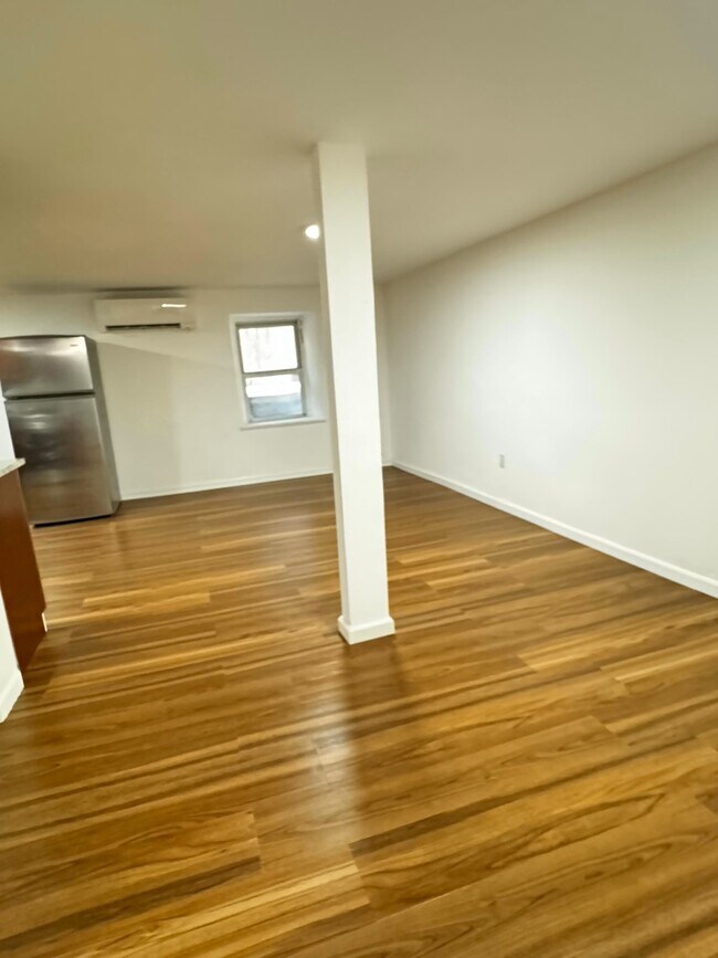Foto del edificio - 684 Parker St