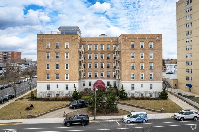 Foto del edificio - Lake Drive Court