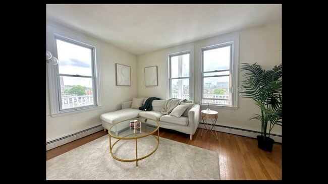 Foto del edificio - 276 Bunker Hill St