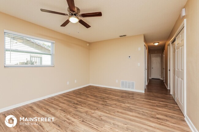 Building Photo - 2406 Greenleaf Dr