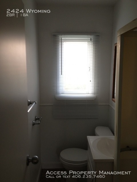 Building Photo - 2 Bed, 1 Bath Duplex, pet friendly!