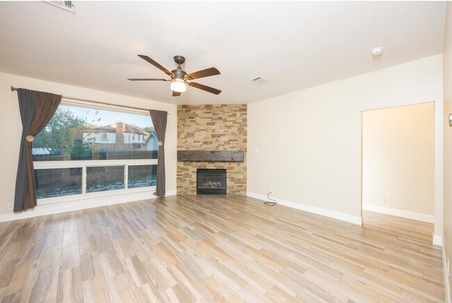 Foto del edificio - 21610 Iron Ridge Ct