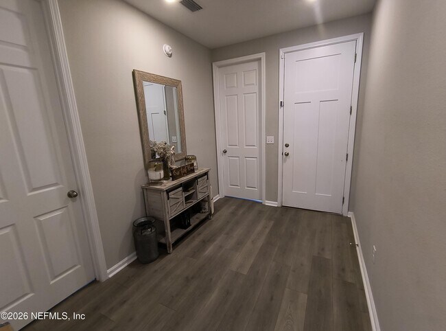 Foto del edificio - 5747 Tomahawk Lake Dr