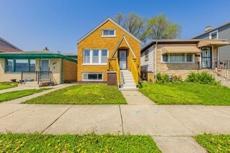 Building Photo - 7614 W 63rd Pl