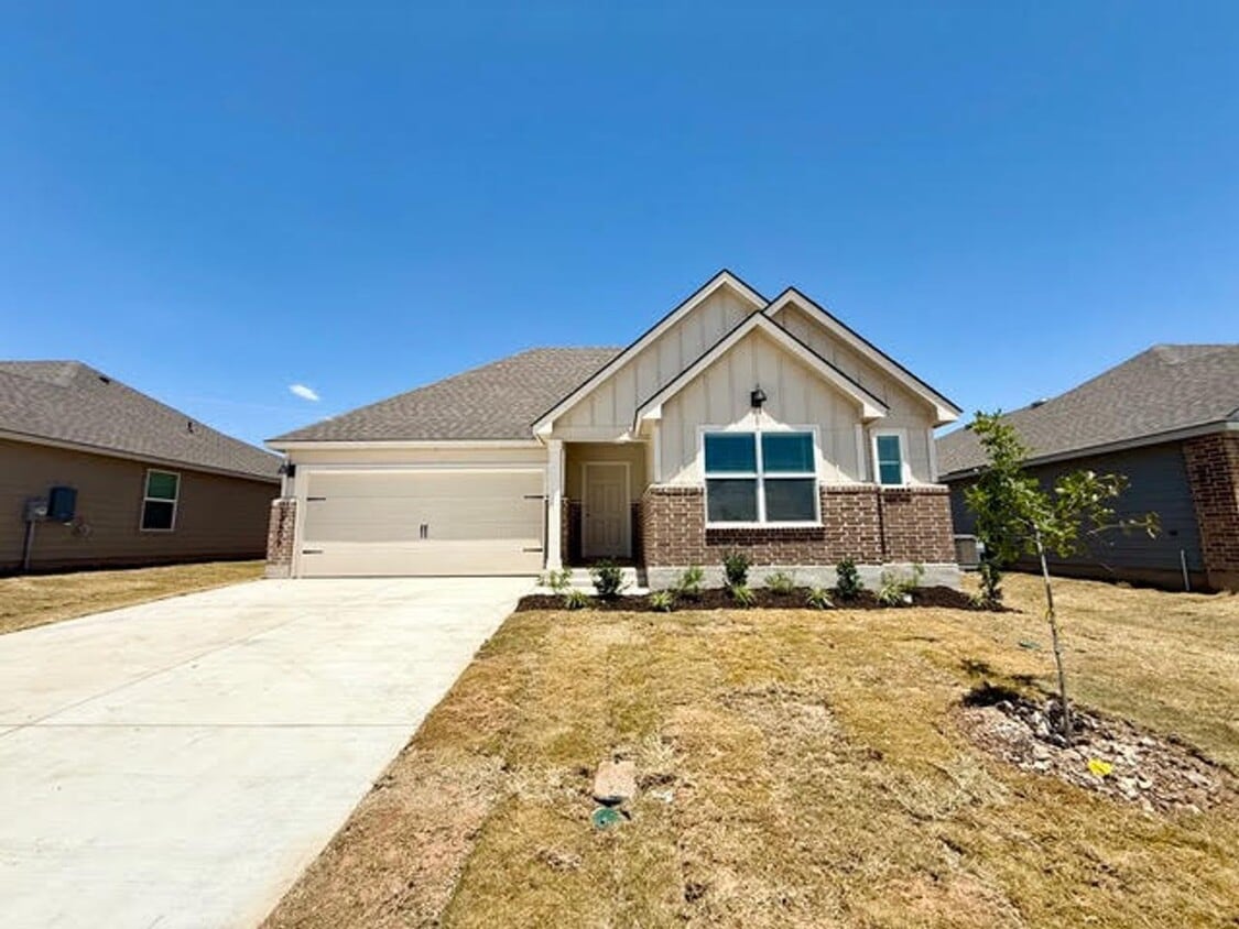 Foto principal - 12405 Trogdon Rd