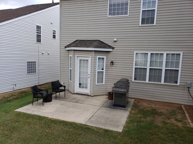 Building Photo - Beautiful home in Ballantyne
