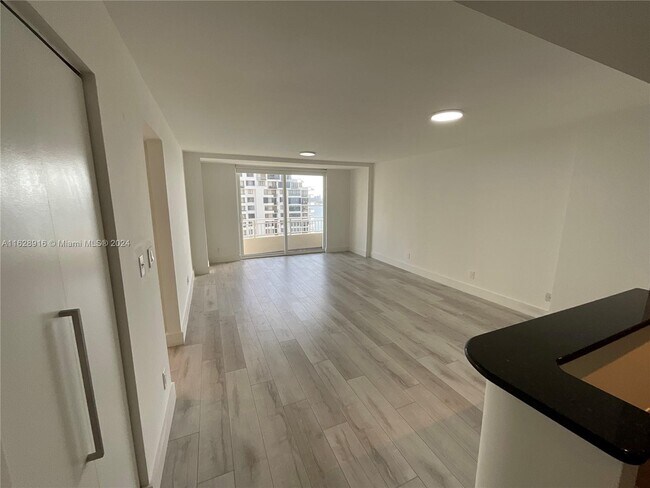 Building Photo - 770 Claughton Island Dr