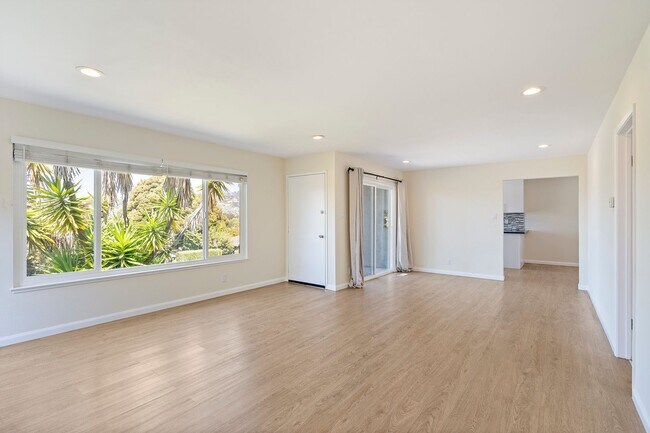 Foto del edificio - 5306 Bayview Ave