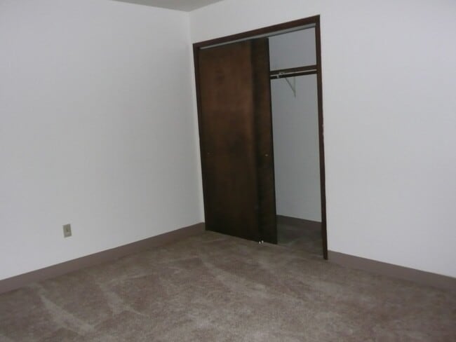 Building Photo - South Anchorage Great Two Story 2bed with W/D