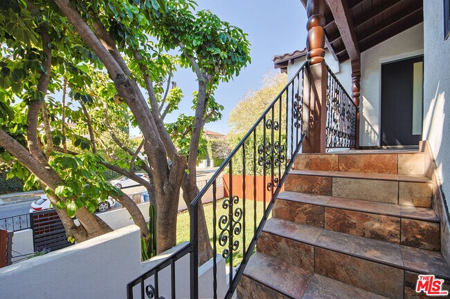 Foto del edificio - 324 Croft Ave