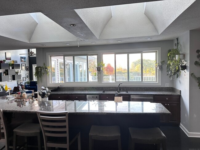 Foto del edificio - 37 Ridge Rd