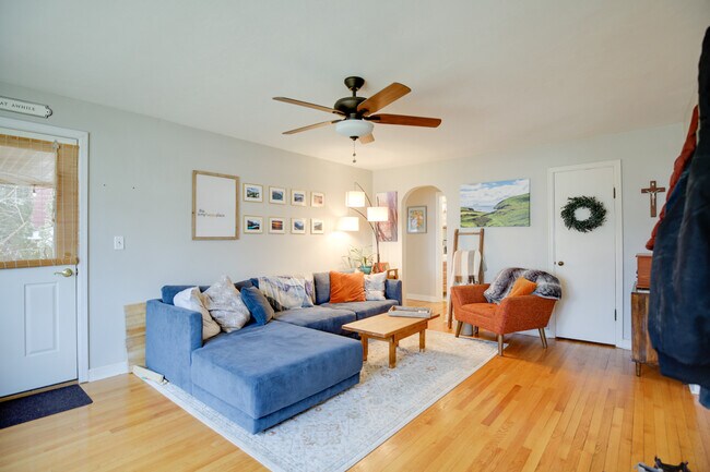 Foto del edificio - 4509 Shore Acres Rd