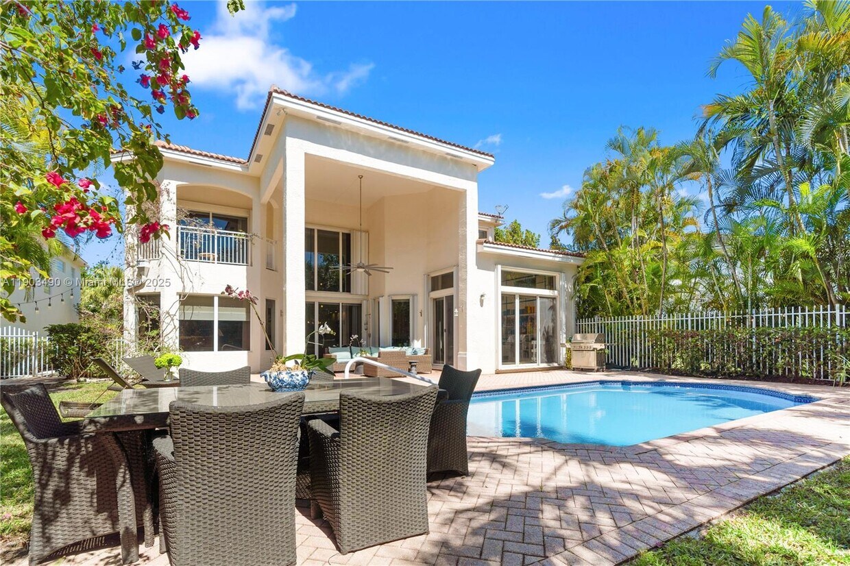 Foto principal - 19542 Embassy Ct