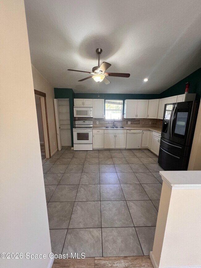 Building Photo - 1330 Lichty St