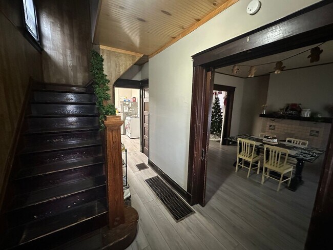 Building Photo - 5 Bedroom House Located In Clifton Near UC's Campus