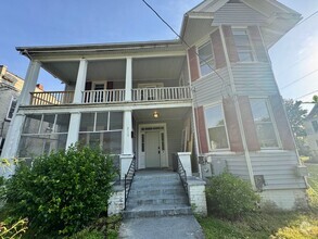 Building Photo - 213 E Gale St