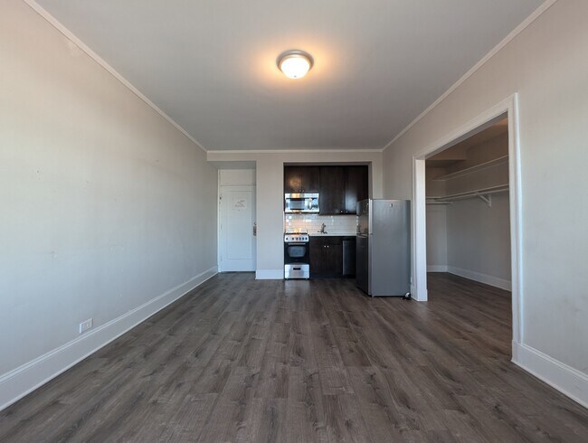 Foto del edificio - 3335 W Diversey Ave