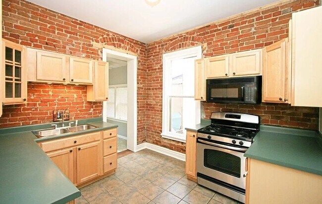 Building Photo - 4245 Umatilla St