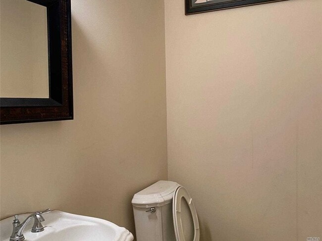 Building Photo - 91 W Shore Rd