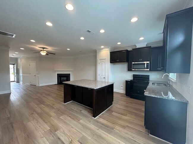 Building Photo - Like NEW Luxury 2-story townhome 2 bedrooms and 2.5 baths + Flex room + 1 car garage in High Point