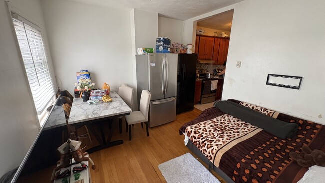 Foto del edificio - 227 Everett St