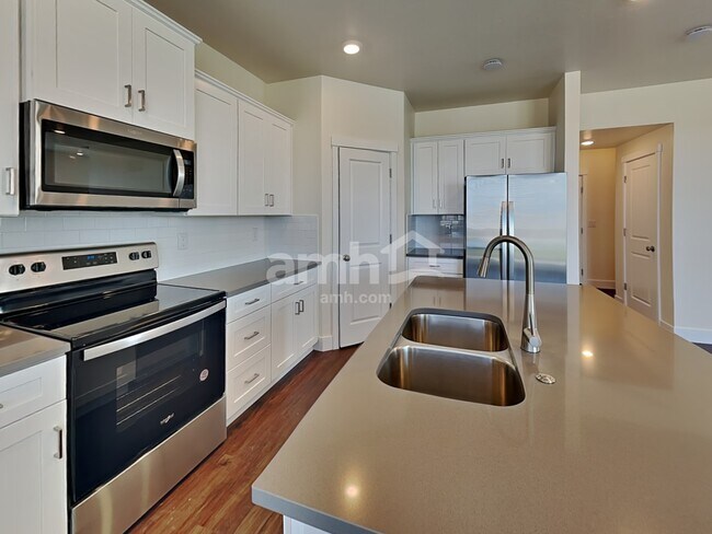 Building Photo - 4053 N Keklik Ave