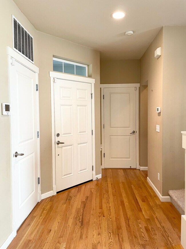 Foto del edificio - Beautiful 3 Bed 2.5 Bath Home in Redmond