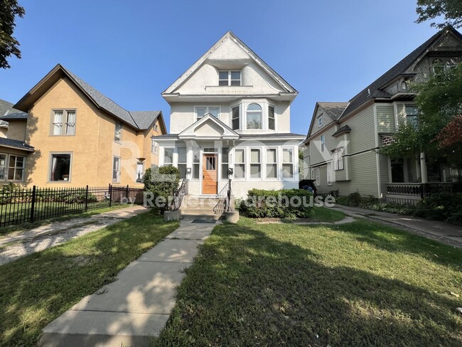 Building Photo - 3227 Portland Ave S
