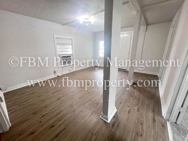 Building Photo - 204 Opal - Beautiful 2 Bedroom, 1 Bathroom...