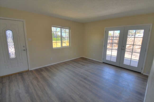 Building Photo - NE Heights 4 Bedroom !!!!