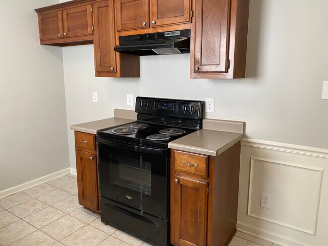 Building Photo - 207 Bent Oaks Dr