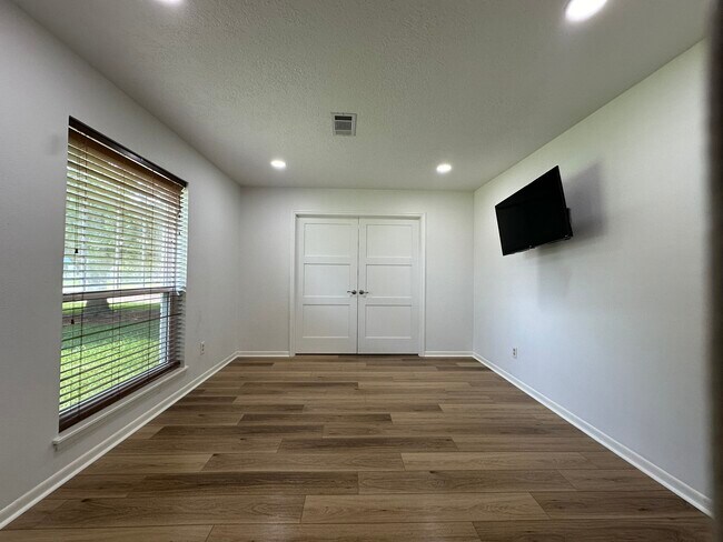 Foto del edificio - 5018 Ash Ct