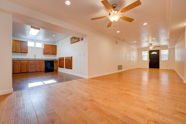 Foto del edificio - 22020 Village Way Dr