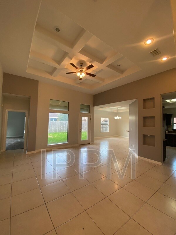 Foto del edificio - 6637 Woodlands Ave
