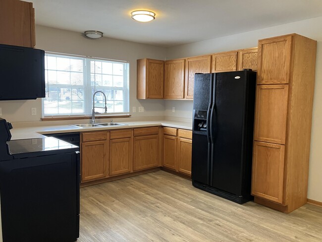 Building Photo - 1442 Oriole Dr