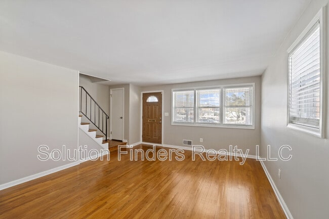 Foto del edificio - 305 Capitol Ct