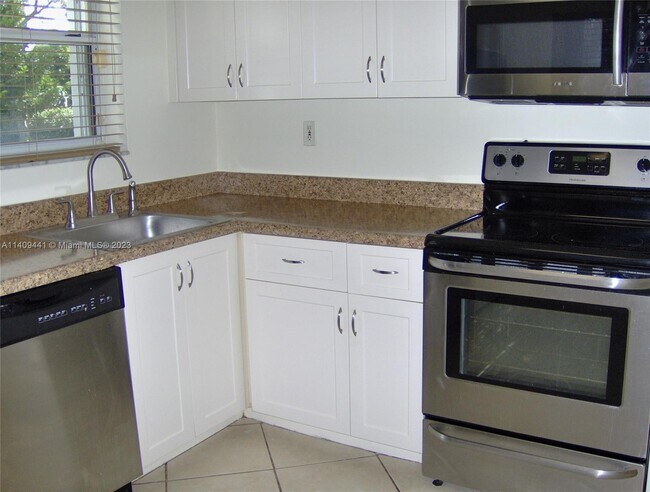 Foto del edificio - 11216 SW 12th St