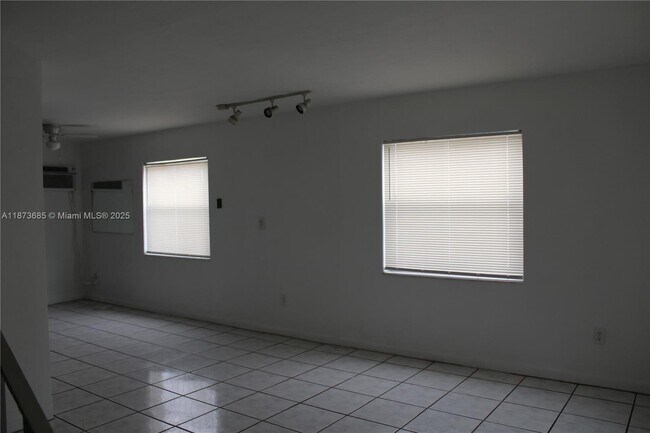 Foto del edificio - 1601 NW 81st St.