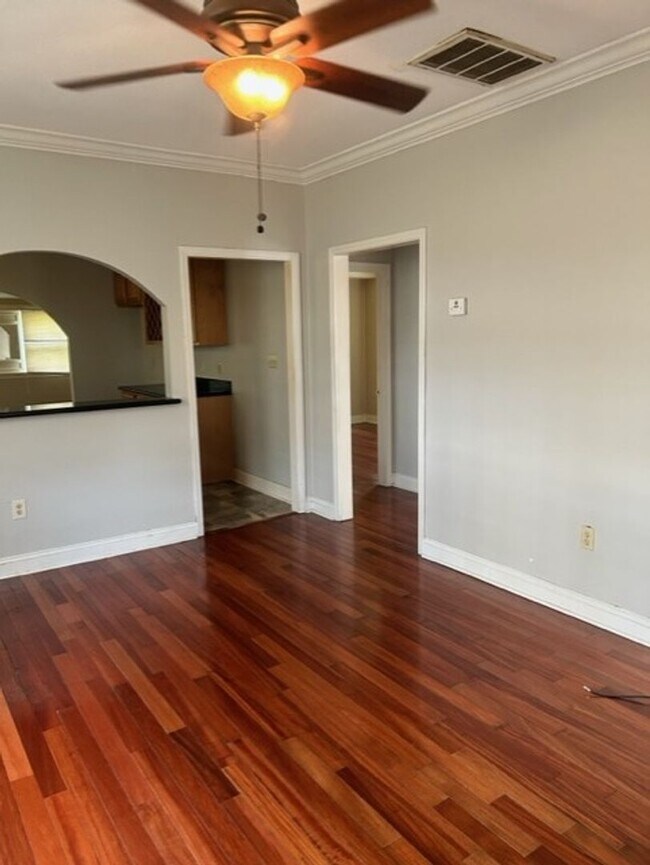 Building Photo - Adorable Gentilly Single Family 2 bedroom ...