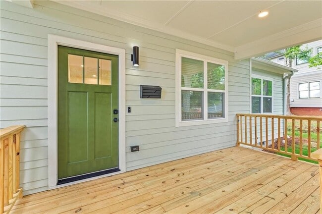 Foto del edificio - 128 Hilltop Dr SW