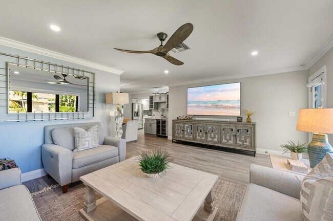 Foto del edificio - Naples Park PET FRIENDLY POOL HOME - 3BDRM. 2 BATHS
